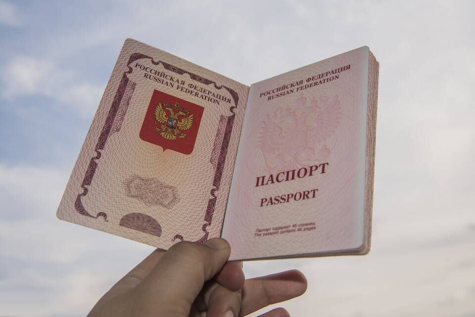 Что могут сделать с паспортом несовершеннолетних