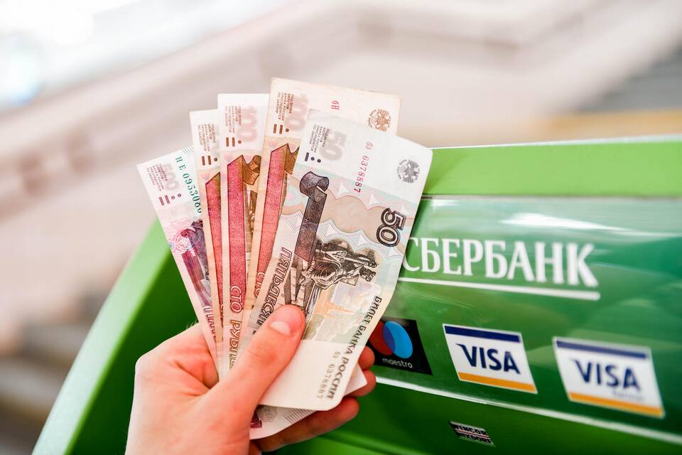 Лимиты снятия наличных через Моментум Сбербанка